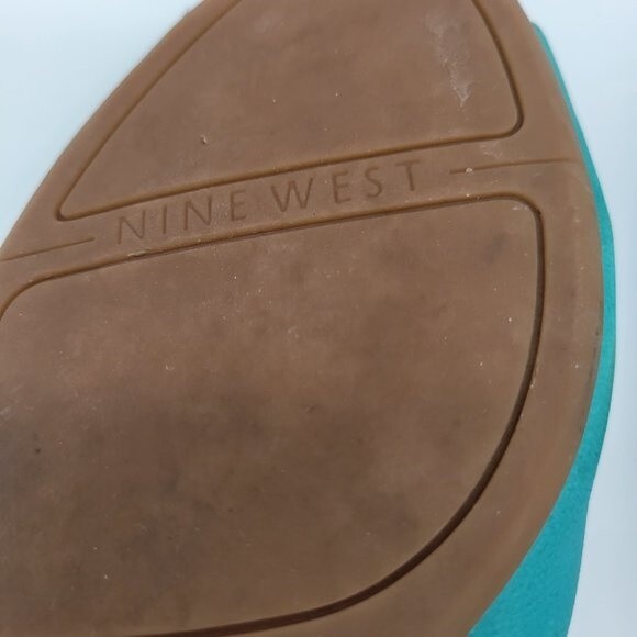 Nine West 60247944-001 NWBYTEME TURQUOILE Size 9M in box wear on back heels - Picture 10 of 10